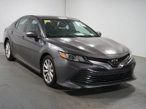 Used 2019 Toyota Camry LE FWD image 3
