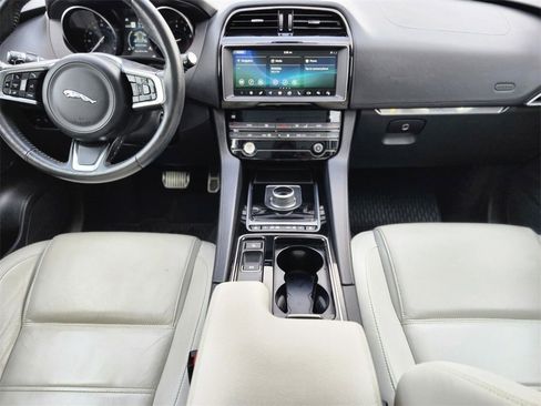 Used 2019 Jaguar F-PACE Prestige image 14