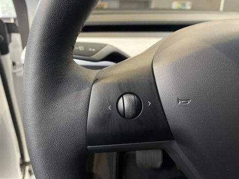 Used 2023 Tesla Model Y Long Range AWD/4WD image 19