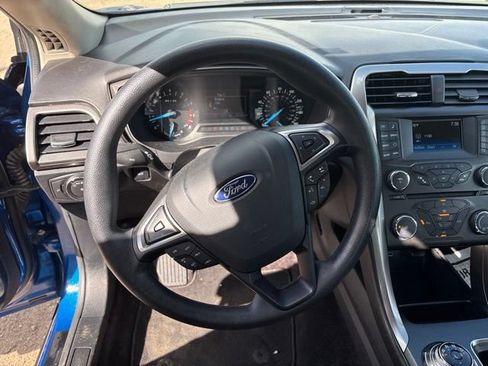 Used 2017 Ford Fusion SE FWD image 13