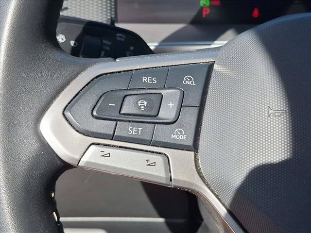 Used 2025 Volkswagen Tiguan SE AWD/4WD image 11