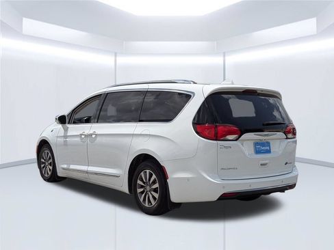 Used 2020 Chrysler Pacifica Limited w/ Advanced Safetytec Group FWD image 3