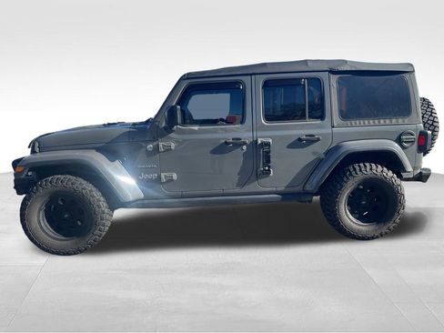 Used 2018 Jeep Wrangler Unlimited Sahara image 2