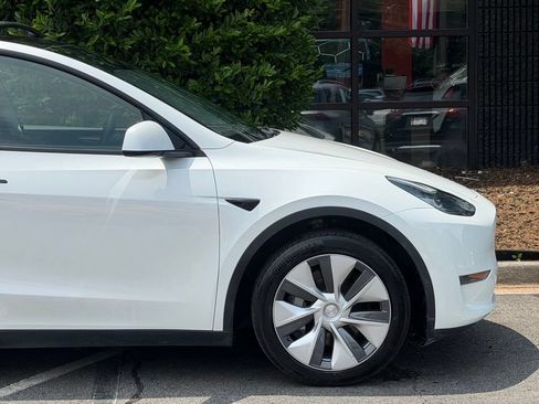 Used 2023 Tesla Model Y Long Range AWD/4WD image 23