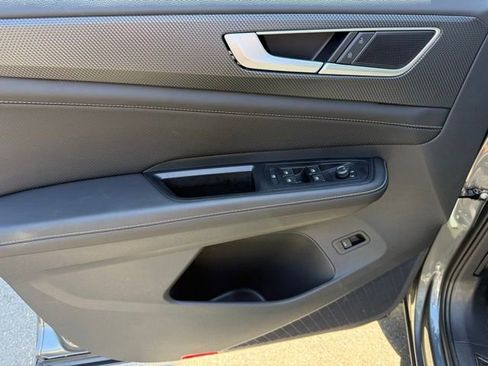 Used 2025 Volkswagen Atlas Cross Sport SEL R-Line AWD/4WD image 7