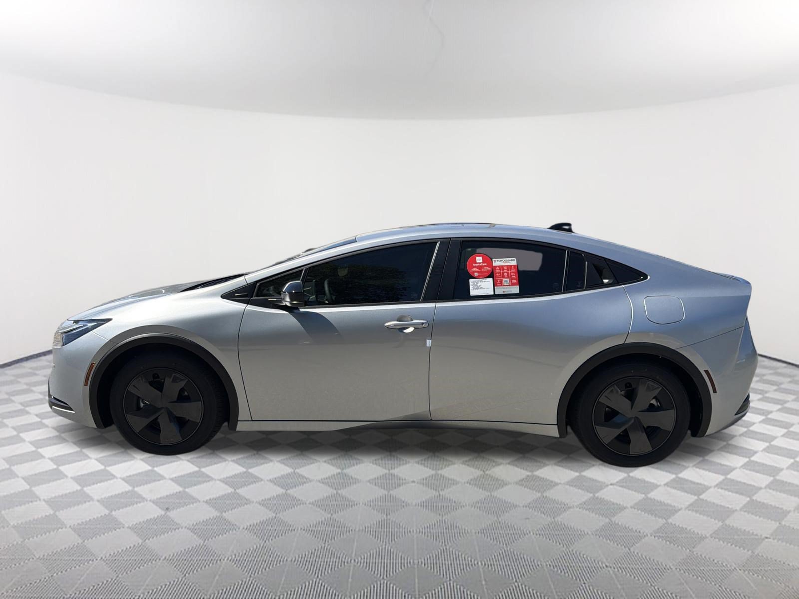 New 2027 Toyota Prius Plug-In Hybrid FWD image 4