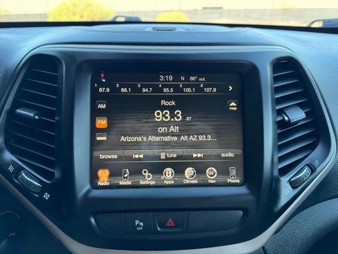 Used 2017 Jeep Cherokee 75th Anniversary image 34