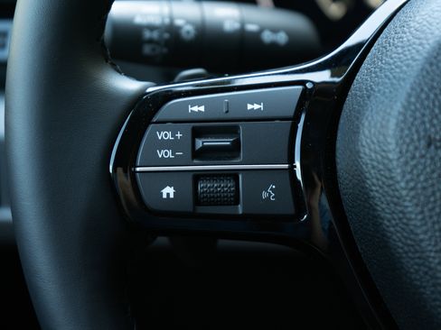 Certified 2025 Honda Pilot Touring image 21