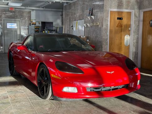 Used 2006 Chevrolet Corvette Coupe w/ Preferred Equipment Group image 2
