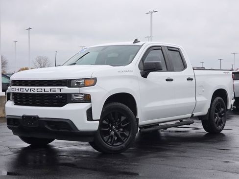 Used 2021 Chevrolet Silverado 1500 Custom image 2