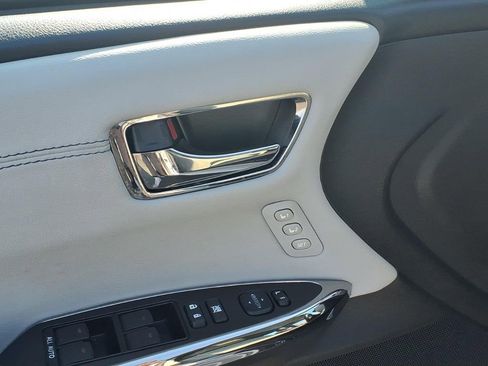 Used 2013 Toyota Avalon Limited image 4