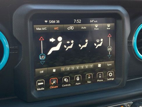 Used 2022 Jeep Wrangler Unlimited Sahara AWD/4WD image 20