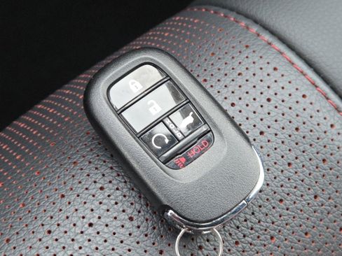 Used 2025 Honda Pilot Black Edition image 34