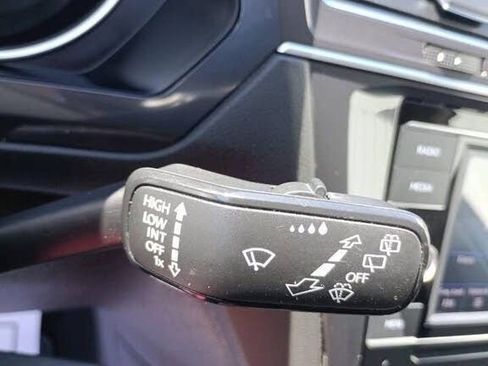 Used 2021 Volkswagen Tiguan S image 22