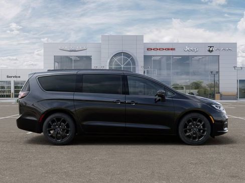 New 2026 Chrysler Pacifica Select w/ S Appearance Package image 21