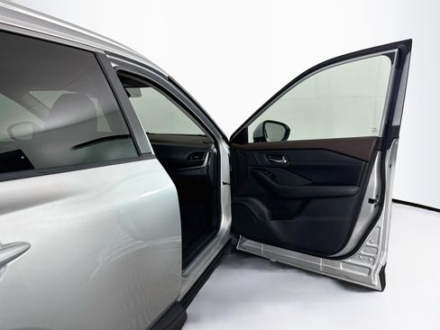 Used 2023 Nissan Rogue SV w/ SV Premium B Package FWD image 32