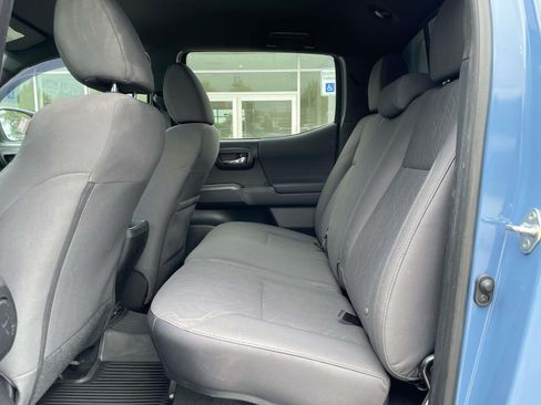 Used 2019 Toyota Tacoma TRD Sport AWD/4WD image 10