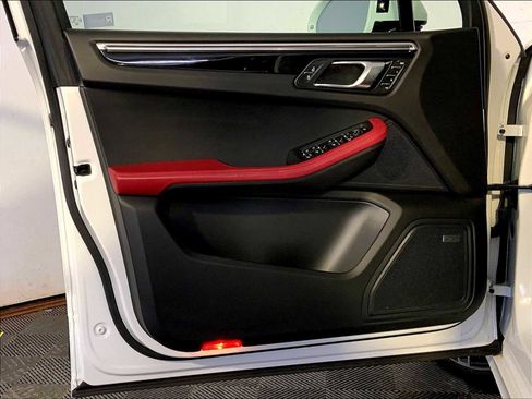 Certified 2023 Porsche Macan Turbo image 25
