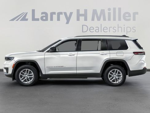 Used 2025 Jeep Grand Cherokee L Altitude image 3