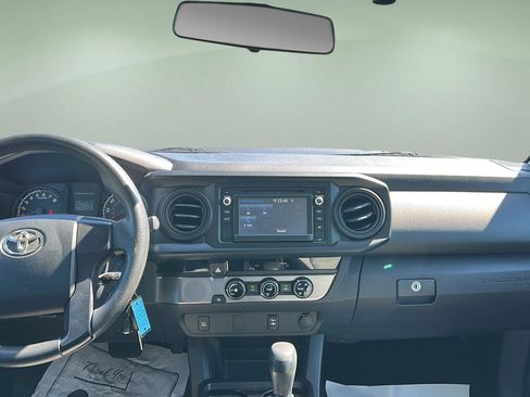 Used 2017 Toyota Tacoma SR w/ SR Convenience Package RWD image 9