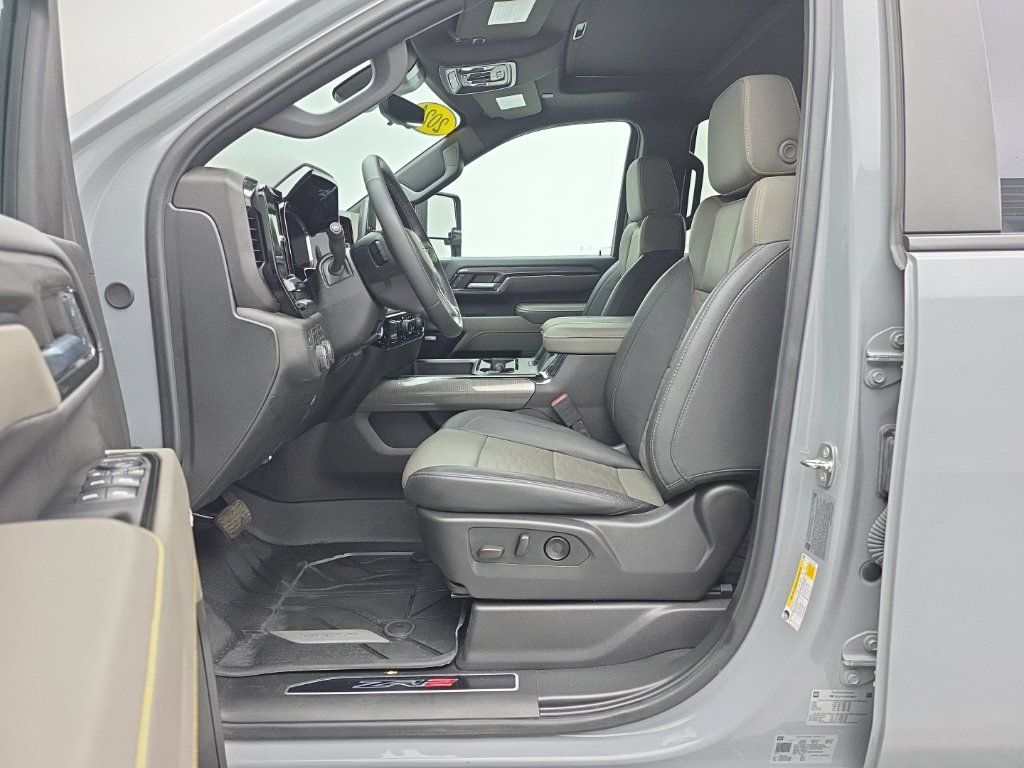 Used 2024 Chevrolet Silverado 2500 ZR2 w/ Technology Package AWD/4WD image 15