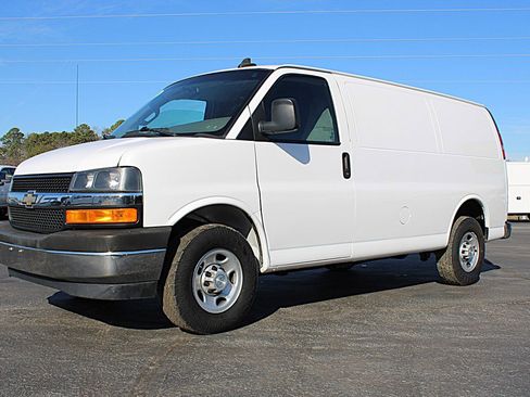 Used 2021 Chevrolet Express 2500 w/ Driver Convenience Package image 2