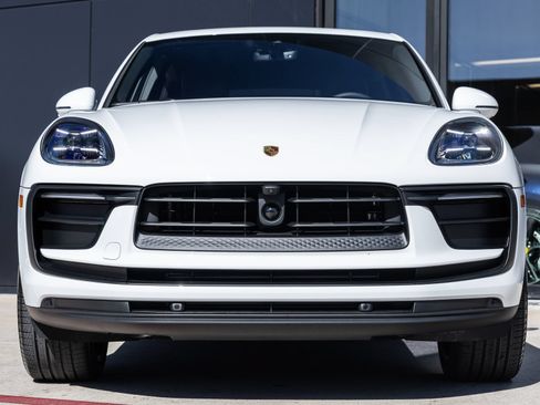 Certified 2026 Porsche Macan AWD/4WD image 8