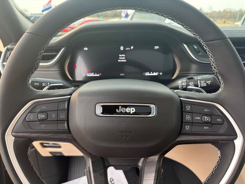 New 2025 Jeep Grand Cherokee L Limited w/ Luxury Tech Group II AWD/4WD image 8
