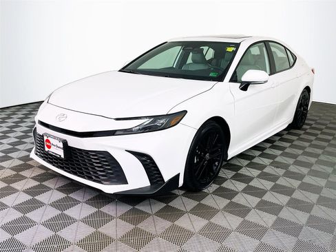 Used 2025 Toyota Camry SE w/ Multimedia Upgrade Package image 3