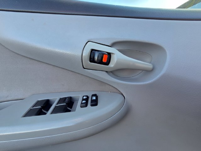 Used 2013 Toyota Corolla L FWD image 11