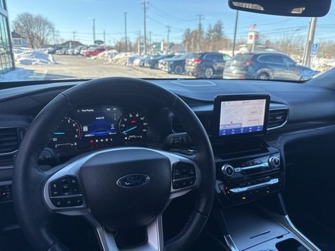 Used 2022 Ford Explorer Limited w/ Equipment Group 301A image 21