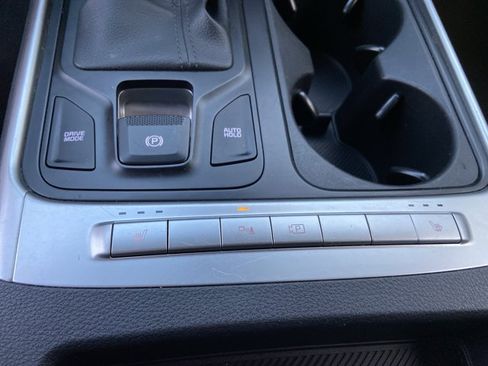 Used 2025 Kia Carnival FWD image 42