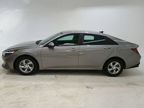 Used 2023 Hyundai Elantra SE w/ Cargo Package image 4