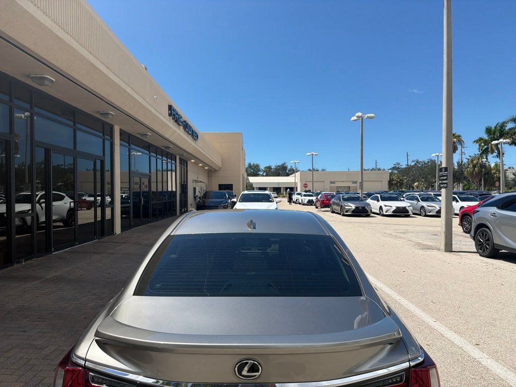 Used 2019 Lexus ES 350 w/ Premium Package FWD image 6
