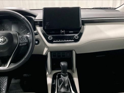 Used 2024 Toyota Corolla Cross LE image 18