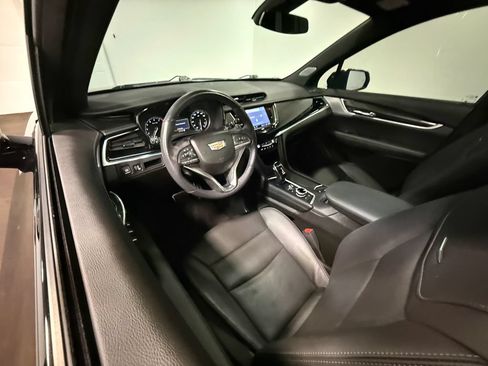 Used 2024 Cadillac XT6 Sport w/ LPO, Floor Liner Package AWD/4WD image 2