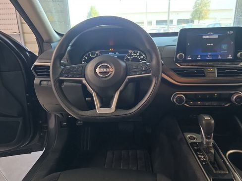 Used 2024 Nissan Altima 2.5 SV FWD image 16