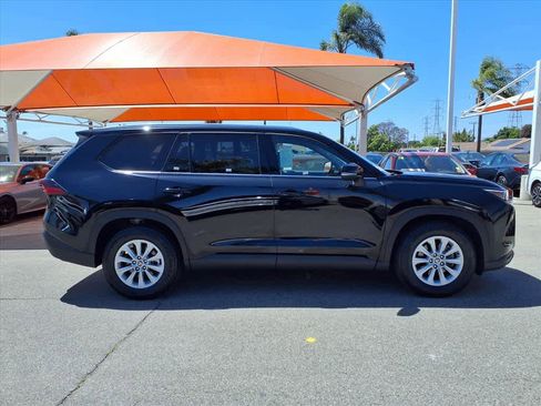 Used 2025 Toyota Grand Highlander FWD image 3