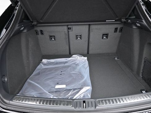 Certified 2026 Porsche Macan AWD/4WD image 26