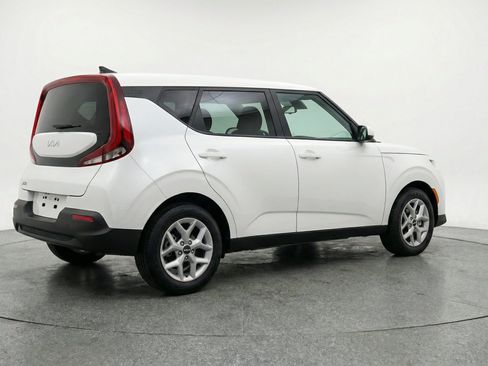 Used 2025 Kia Soul LX w/ LX Technology Package FWD image 9