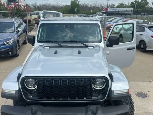 Used 2024 Jeep Gladiator Sport AWD/4WD image 30