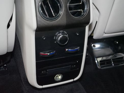 Used 2019 Rolls-Royce Cullinan AWD/4WD image 24