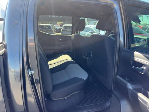 Used 2023 Toyota Tacoma TRD Off-Road w/ Technology Package AWD/4WD image 17