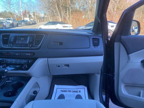 Used 2018 Kia Sedona L image 29
