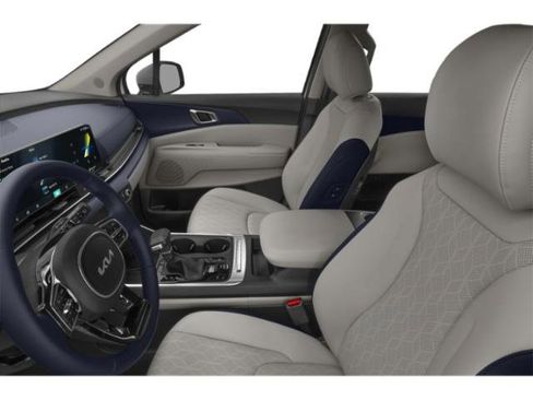 Used 2025 Kia Carnival EX image 11