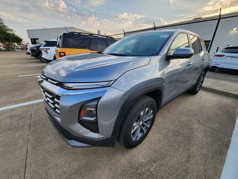 Used 2026 Chevrolet Equinox LT FWD image 3