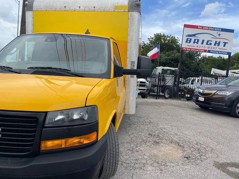 Used 2021 GMC Savana 3500 Extended w/ Power Convenience Package image 1