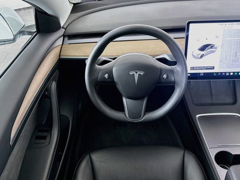 Used 2021 Tesla Model 3 Standard Range Plus RWD image 17