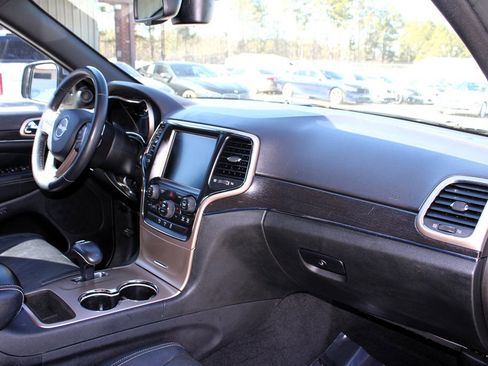 Used 2014 Jeep Grand Cherokee Limited w/ Luxury Group II image 18