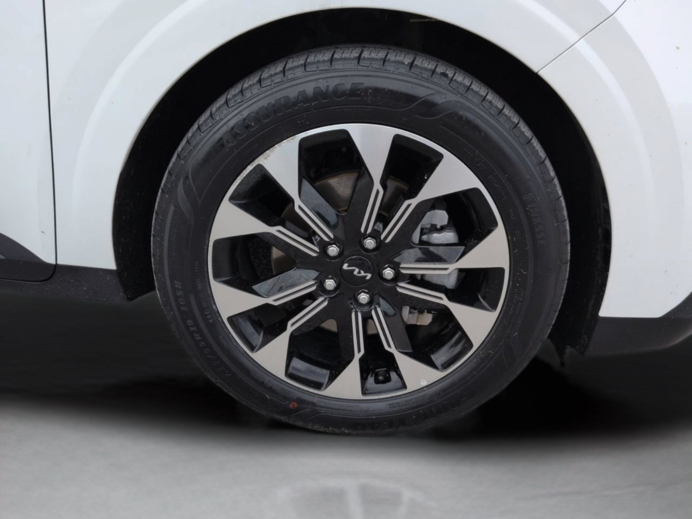 Certified 2023 Kia Carnival EX FWD image 13